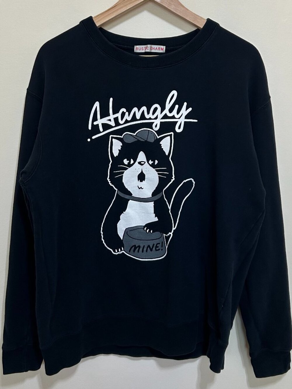 Rustic Charm Sweatshirt with Cat Graphic Black